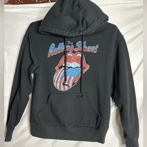 THE ROLLING STONES MENS BLACK PULLOVER FLAG TOUNGE HOODY Size S.